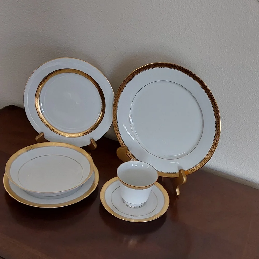 Noritake Contemporary Fine China Signature Gold 4276 Rimmed 5 Pcs Dinnerware Set